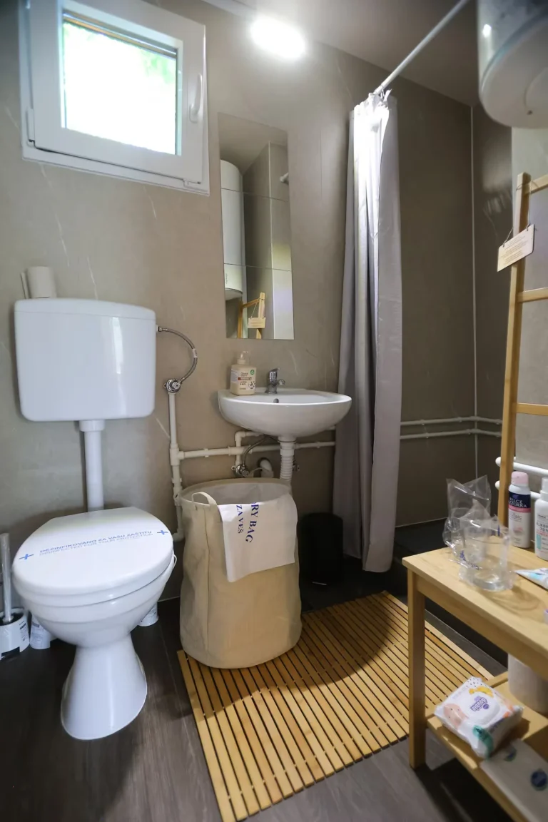 Full bathroom