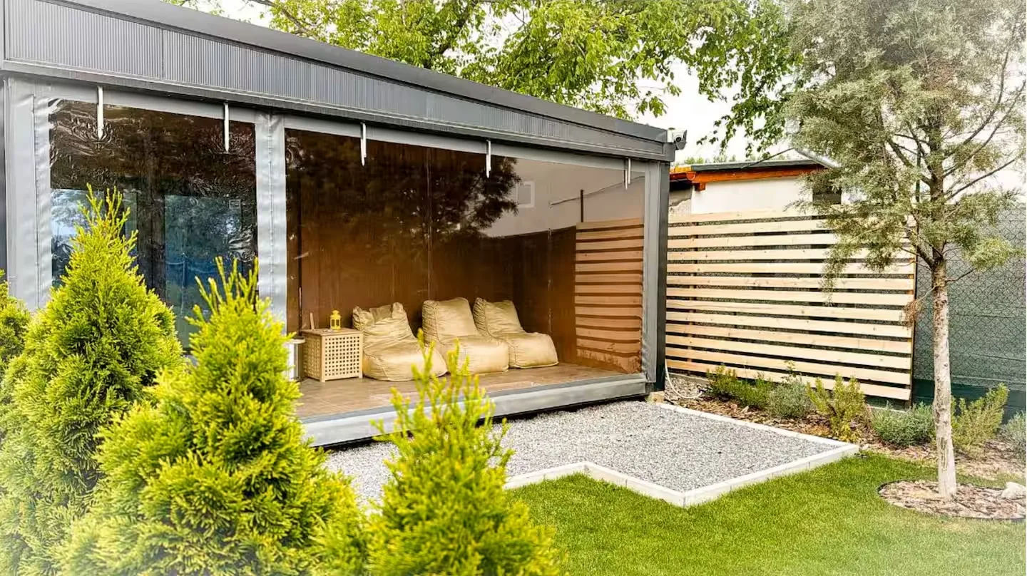 Private outdoor terrace at Walnut K1